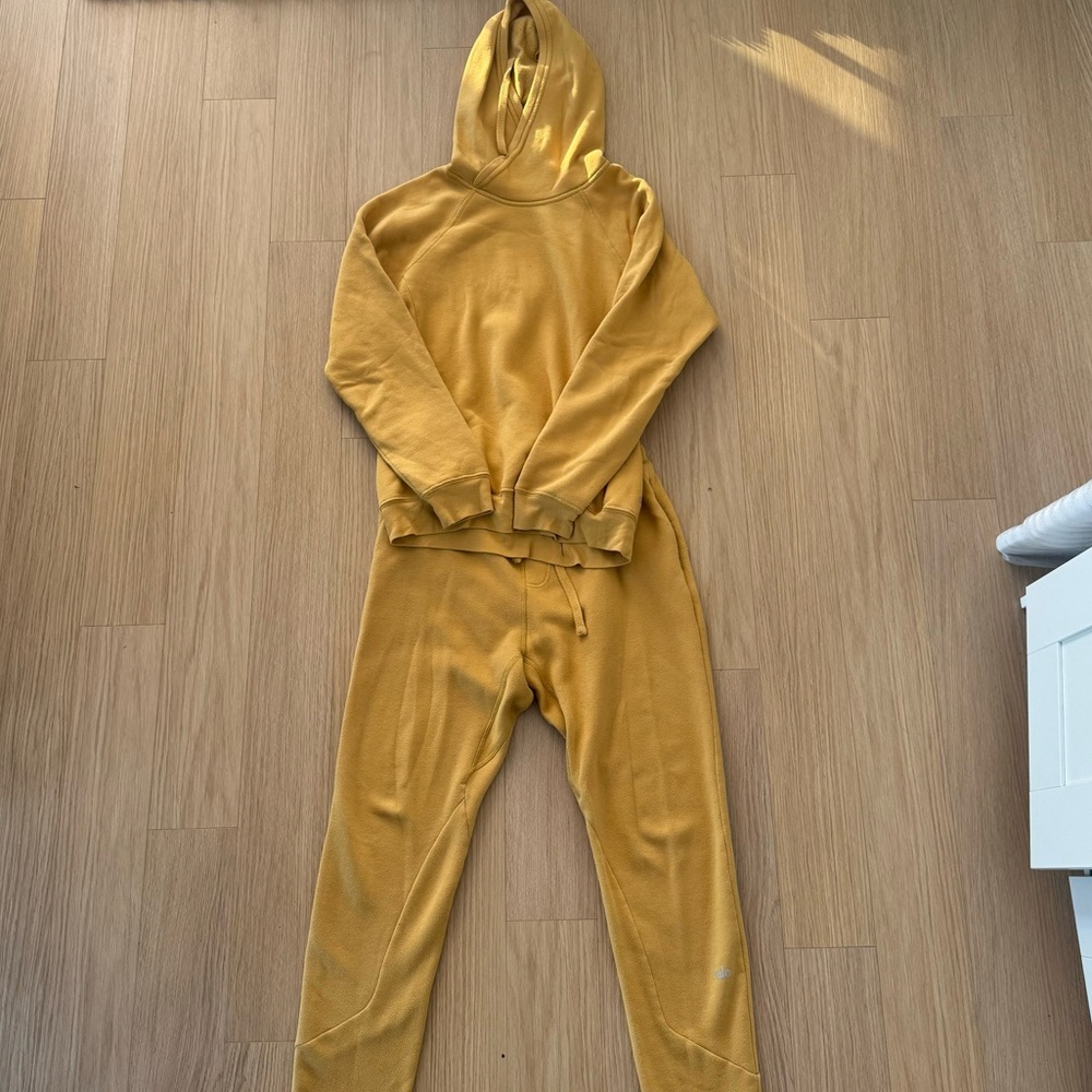 Alo Yoga Sweatsuit